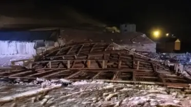 Ardahan’da Şiddetli Rüzgar Çatıları Yıktı: 10 Bin Metrekare Alan Hasar Aldı