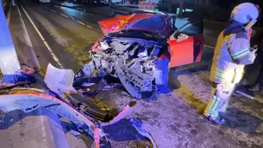 Avcılar’da D-100’de Kontrol Kaybı: Otomobil Minibüse Çarptı, 2 Yaralı