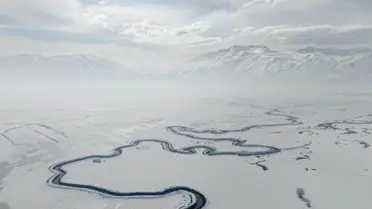Yüksekova’da Bembeyaz Nehil Deresi: Drone ile Çekilen Kış Manzarası