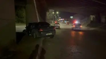 Eskişehir Köprüsünde Araç Çarpması: İki Kişi Yaralı