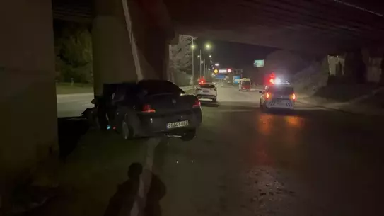 Kaza sonrası köprü ayağının fotoğrafı