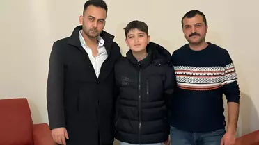 Kayseri Gençliği Sokakta Bayrağa Saygı Gösterdi: 14 Yaşındaki Berk'in Duygu Dolu Anı