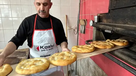 Kargı’da taze pişmiş Ramazan pideleri