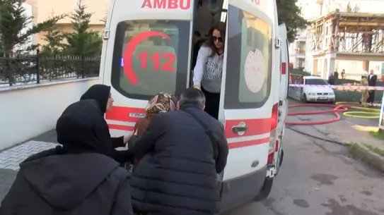 Maltepe'de Oto Tamirhanesi Yangını Kontrol Altına Alındı