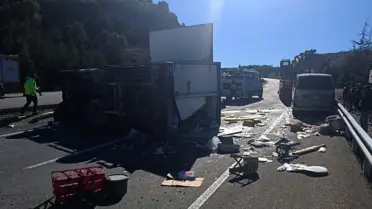 Denizli Tavas'ta Minibüs ve Kamyonet Çarpışması: 2 Ölü, 1 Yaralı