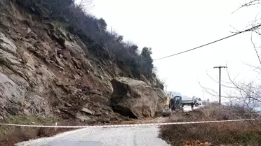 Ödemiş'te Şiddetli Heyelan Yol Kapattı: Kurtarma Ekipleri Seferber Oldu