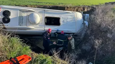 Ceyhan’da Kontrolden Çıkan Öğrenci Servisi Dereye Düştü: 9 Kişi Yaralandı