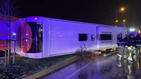 Samsun'un İlkadım İlçesinde Yolcu Otobüsü Devrildi: 6 Kişi Yaralandı