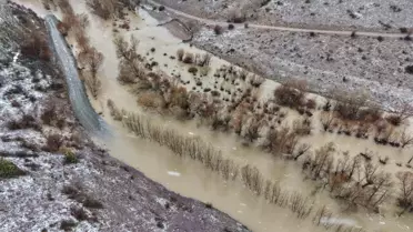 Sivas'ta Yıldız Irmağı Sel Basintisi: Zengi Köyü Su Altında