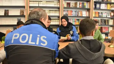 Van Emniyeti'nden Öğrencilere Okuma Seferberliği: Kitap Tahlili Etkinliği
