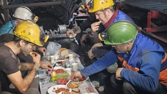 Zonguldak Madencileri Derin Yeraltında İlk Ramazan Sahurunu Kutladı