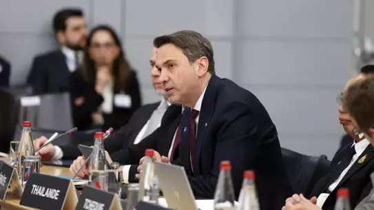 Enerji Bakanı Bayraktar, Paris'te Uluslararası Enerji Diplomasi Zirvesine Katıldı