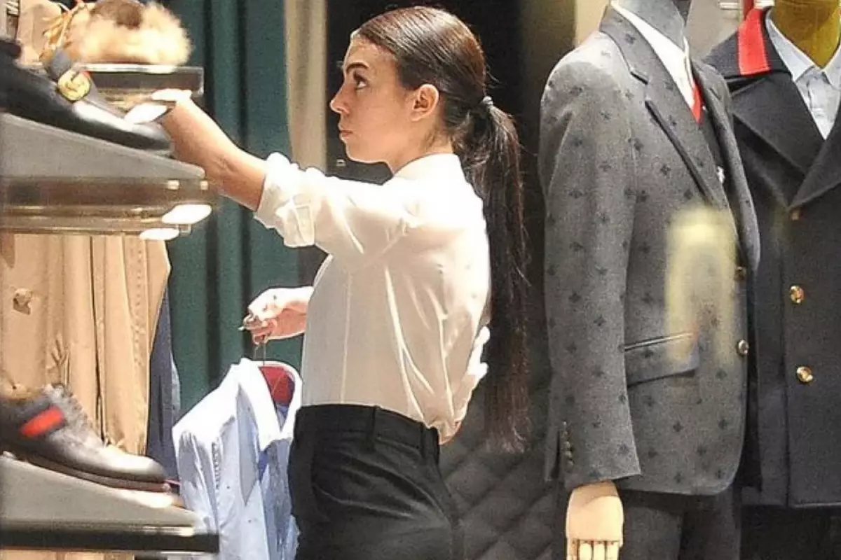 Georgina Rodríguez Gucci mağazasında