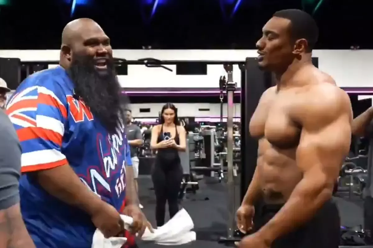 Power Slap turnuvasında Hawaiian ve Larry Wheels