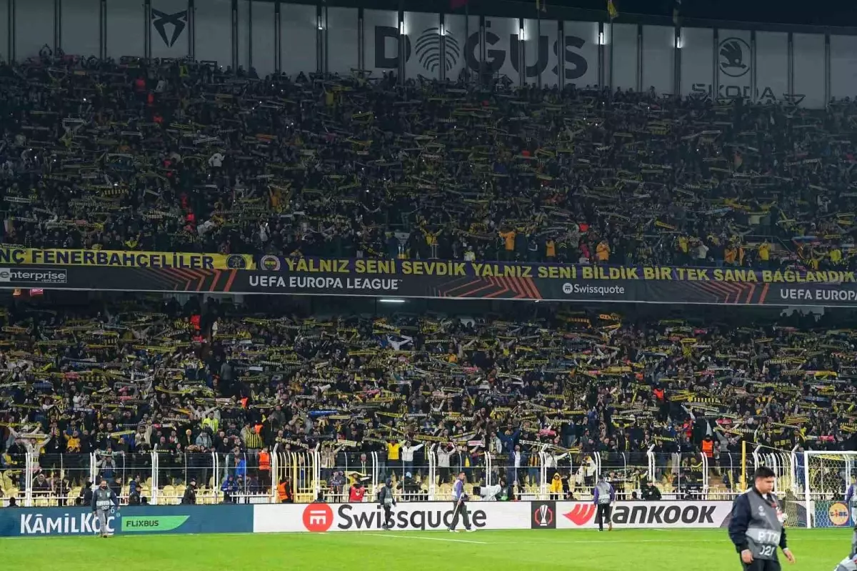 Fenerbahçe ve Nottingham Forest İlk 15 Dakikada Gol Kirmadı