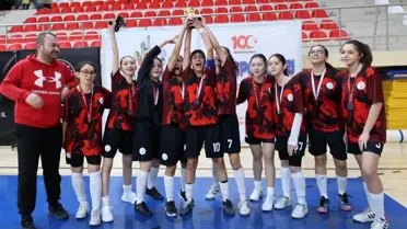 Bilecik’te Genç Kız Futsal Turnuvası Bitti: Bozüyük Selahattin Şeker Lisesi Şampiyonluğa Taştı