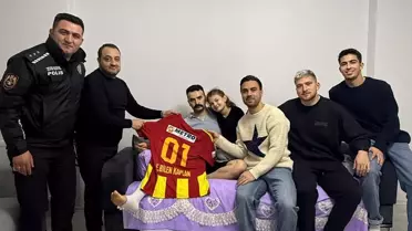 Kayserisporlu Futbolcular Yaralı Özel Harekat Polisine Moral Desteği Verdi