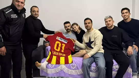 Kayserisporlu Futbolcular, Yaralı Özel Harekat Polisini Ziyaret Ederek Moral Verdi