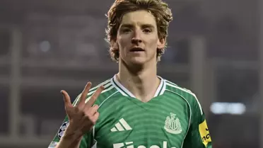 Anthony Gordon, Şampiyonlar Ligi Play‑off’ta İlk Yarıda 4 Gol Atarak Rekor Kırdı