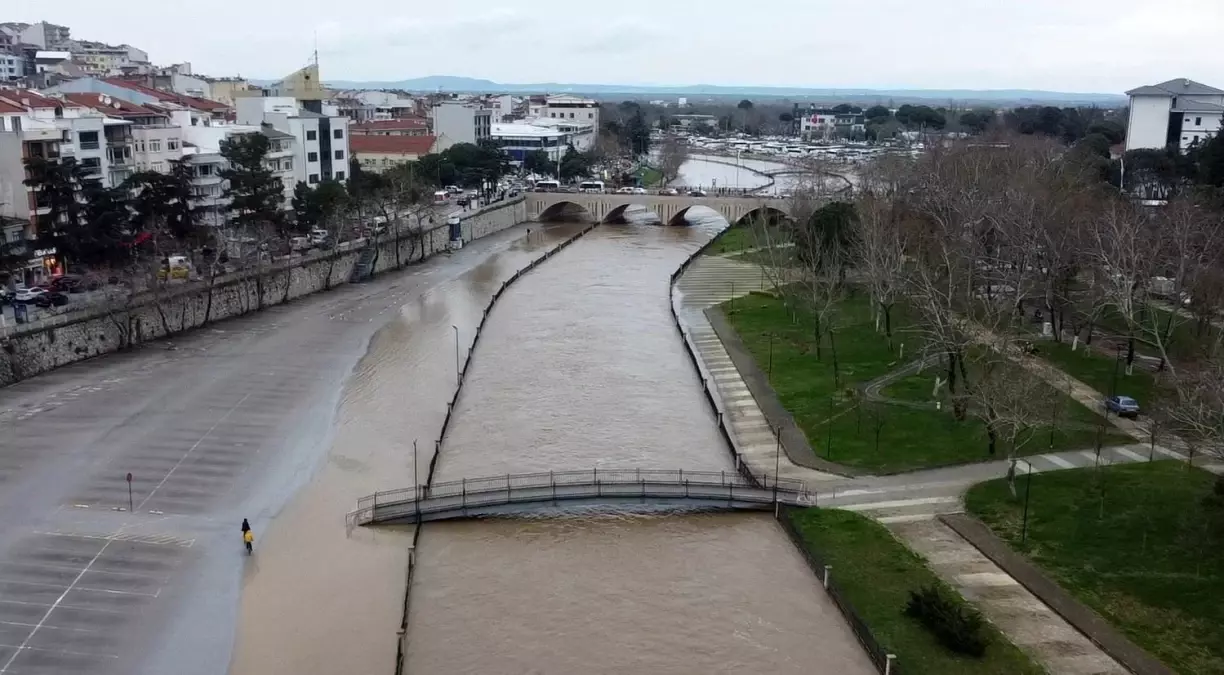 Çanakkale Valiliği Aşırı Yağış ve Sel Riskleri Konusunda Acil Toplantı Düzenledi
