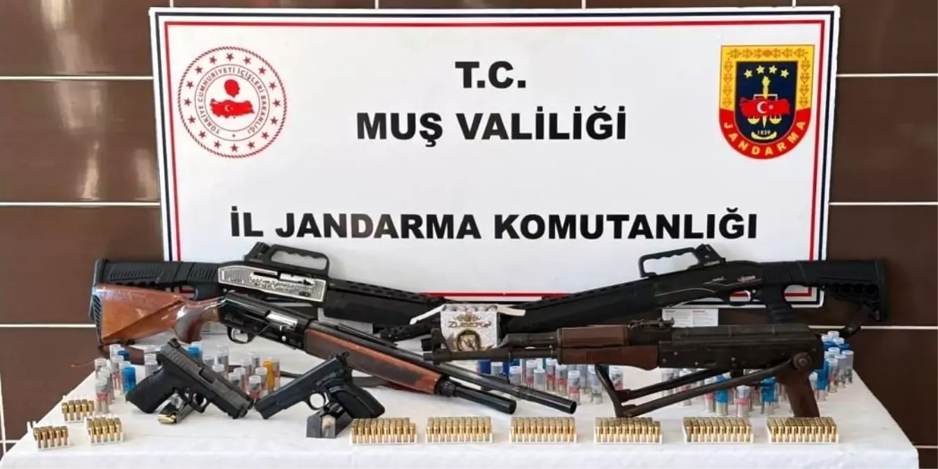 Malazgirt'te Jandarma, Ruhsatsız Silah ve Mühimmat Operasyonu Gerçekleştirdi