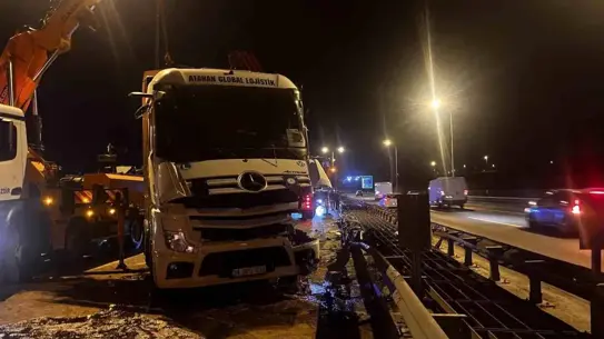 Büyükçekmece'de TEM Otoyolu'nda Tır Kazası: Trafik Saatlerce Durdu