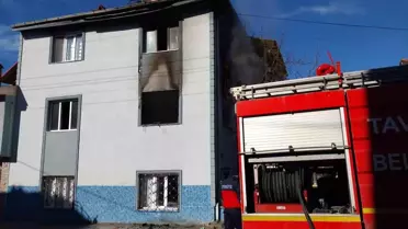 Yanmış binanın ön görünümü