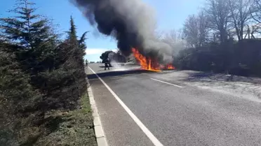 Uşak'ta Emniyet Şeridinde Çıkan Cip Yangını Kontrol Altına Alındı