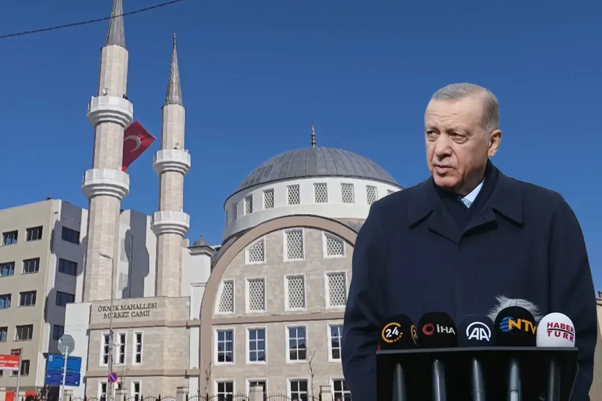 Ataşehir'de Ramazan'ın İlk Cuması: Cumhurbaşkanı Erdoğan ve CHP Belediye Başkanı Birlikte Namaz Kıldılar