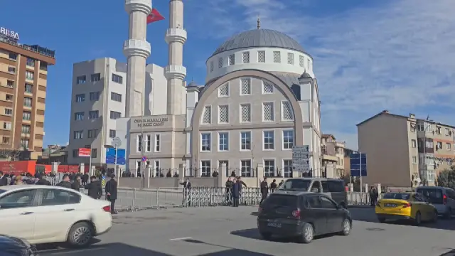 Namazda dua eden cemaat