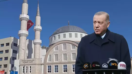 Ataşehir'de Ramazan'ın İlk Cuması: Cumhurbaşkanı Erdoğan ve CHP Belediye Başkanı Birlikte Namaz Kıldılar