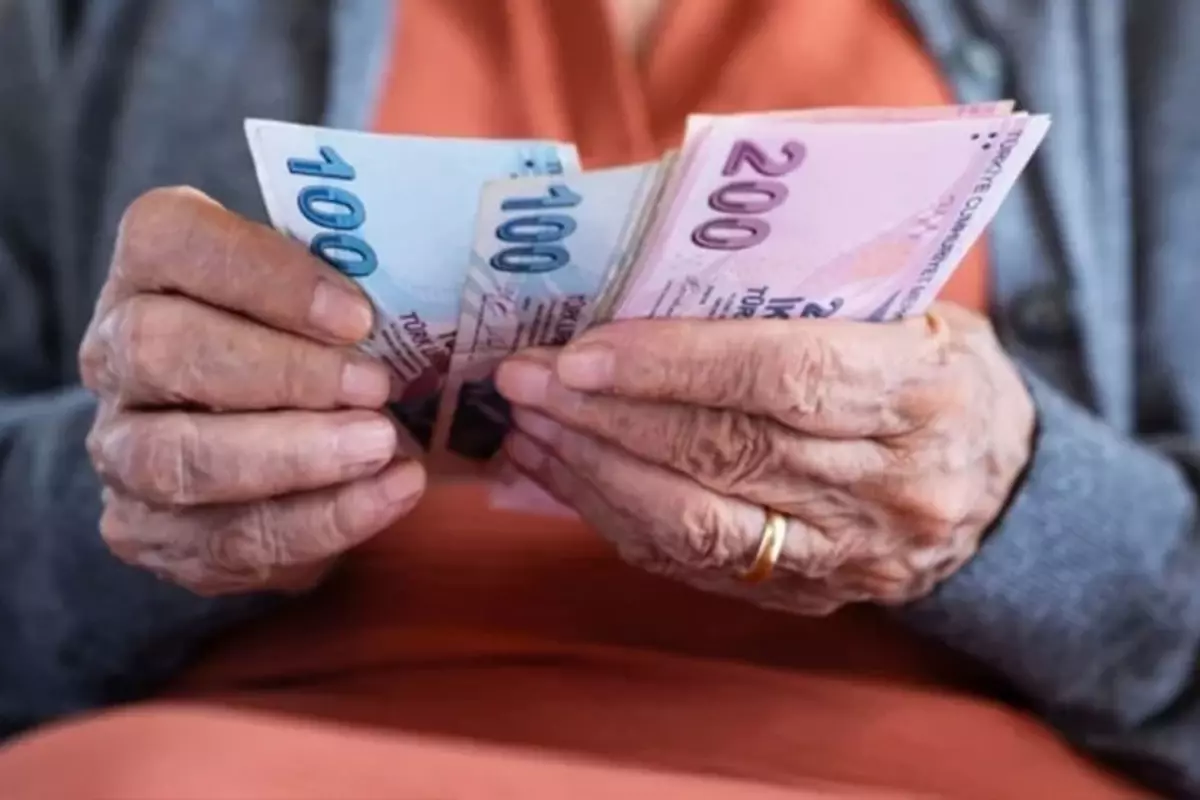Emekli Bayram İkramiyesi Üzerine Üç Farklı Öneri: Hangisi Gerçekçi?