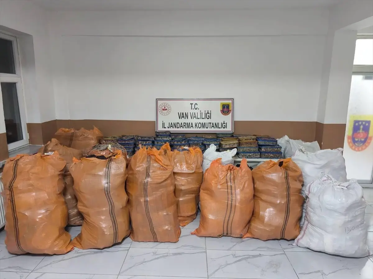 Van’ın Başkale İlçesinde Gümrük Kaçağı Operasyonu: Kaçak Eşya ve Gıda Ele Geçirildi