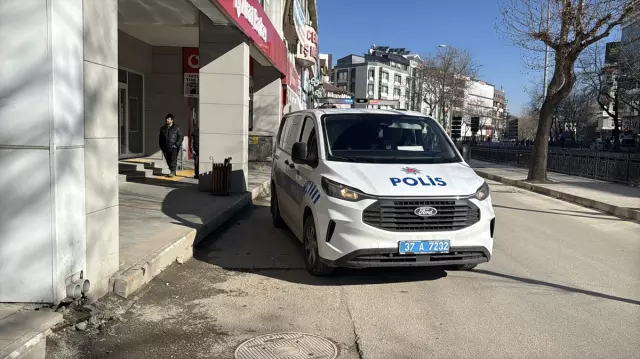 Polis ekiplerinin olay yerindeki fotoğrafı