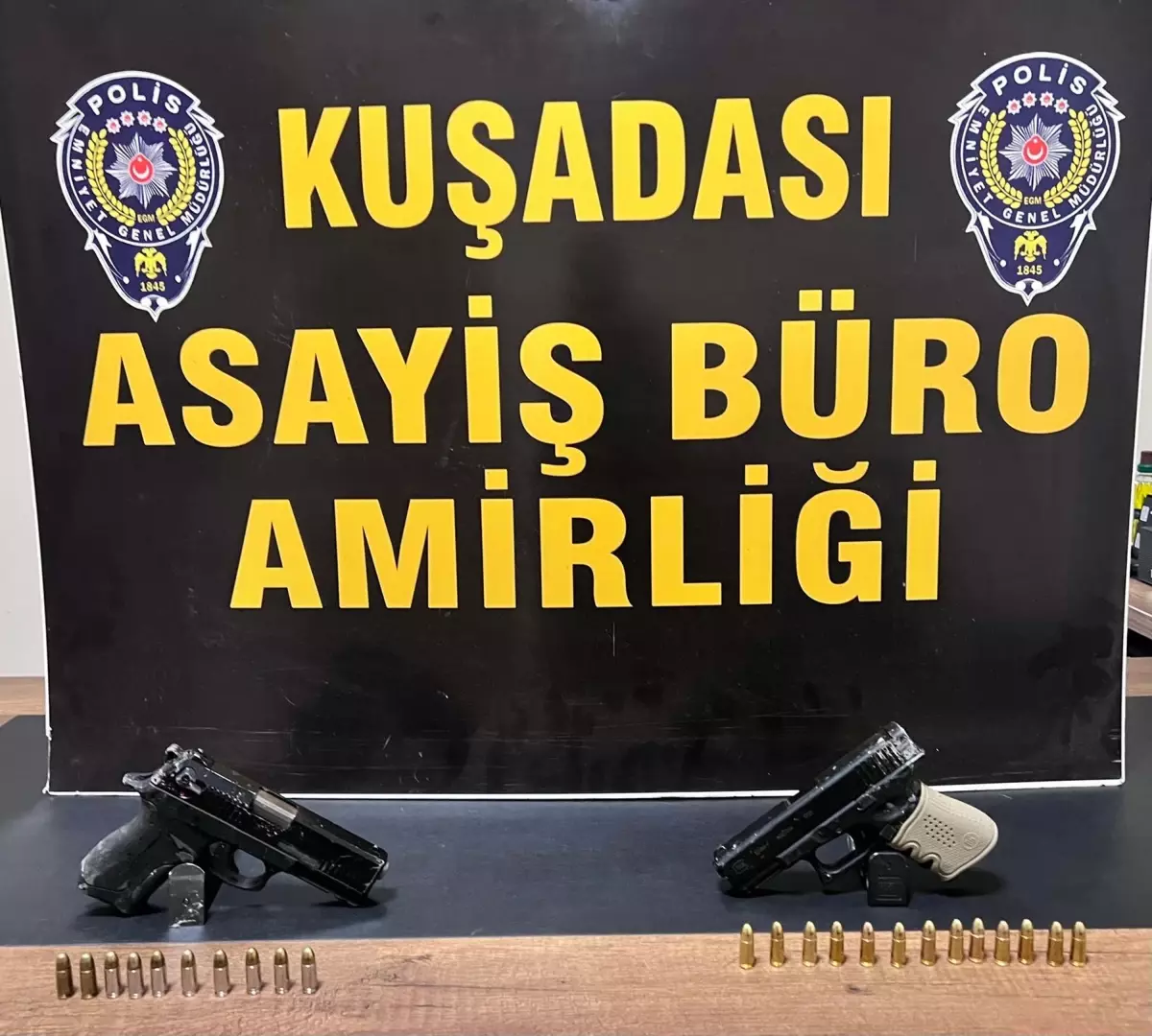 Kuşadası'nda Polis Operasyonu: İki Firari Hükümlü Yakalandı