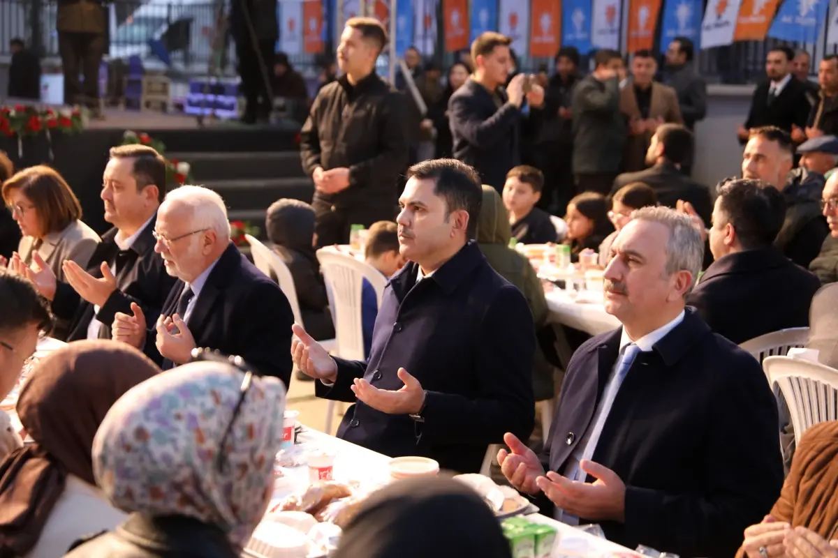Çevre Bakanı Kurum, Nurdağı'nda Depremzedelerle İftar Etkinliğine Katıldı