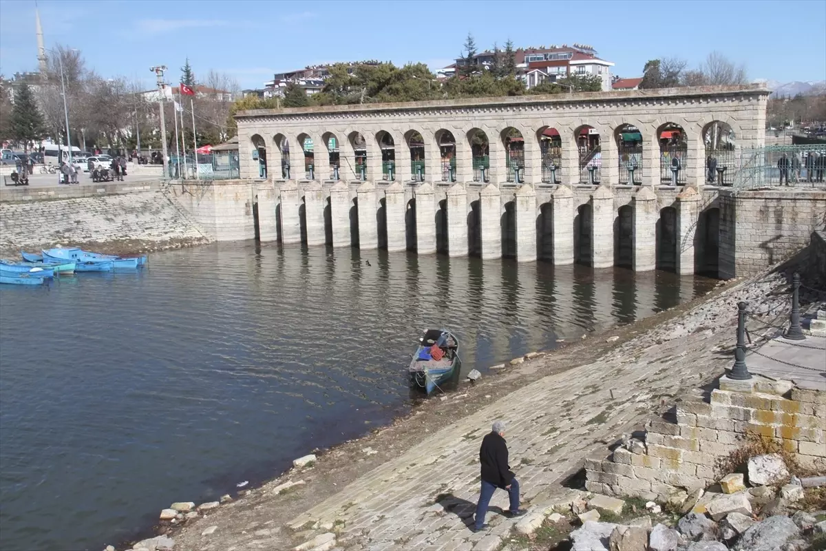 Beyşehir Gölü Kıyısında Yağmur Sonrası Şükür Duası ve Kurban Kesimi