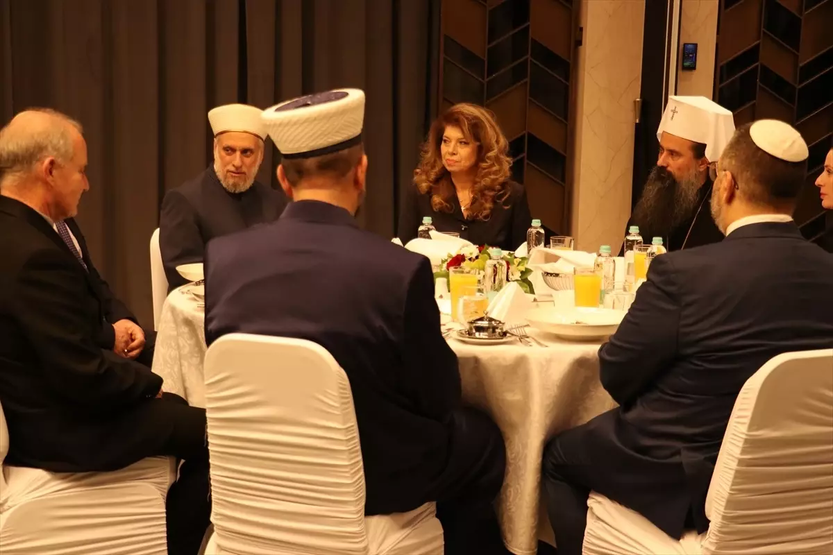 Bulgaristan Cumhurbaşkanı Yotova’dan İftar Buluşması: Barış ve Hoşgörünün Mesajı
