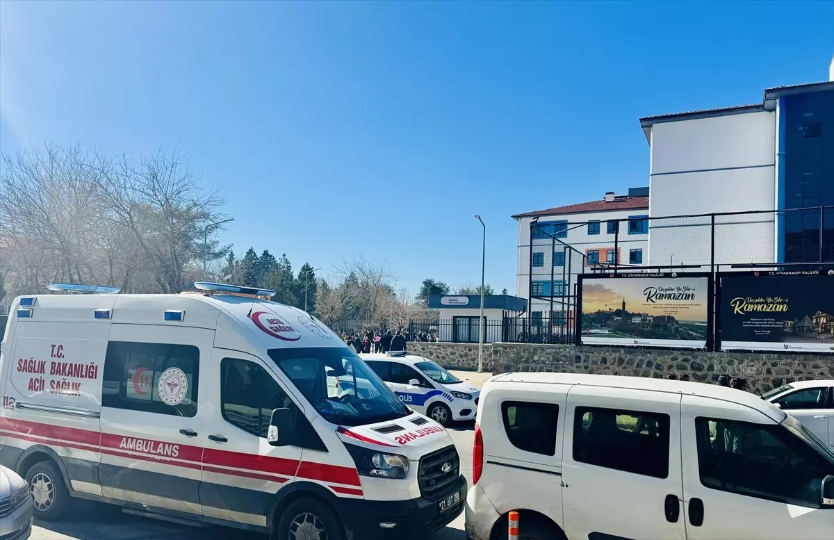 Diyarbakır’da Ortaokulda Cıva Zehirlenmesi Şüphesi: 17 Öğrenci Hastaneye Kaldırıldı
