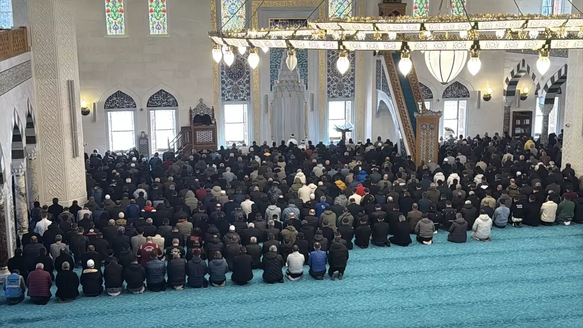 Düzce ve Çevresinde Ramazan’ın İlk Cuma Namazı Coşkuyla Kutlandı