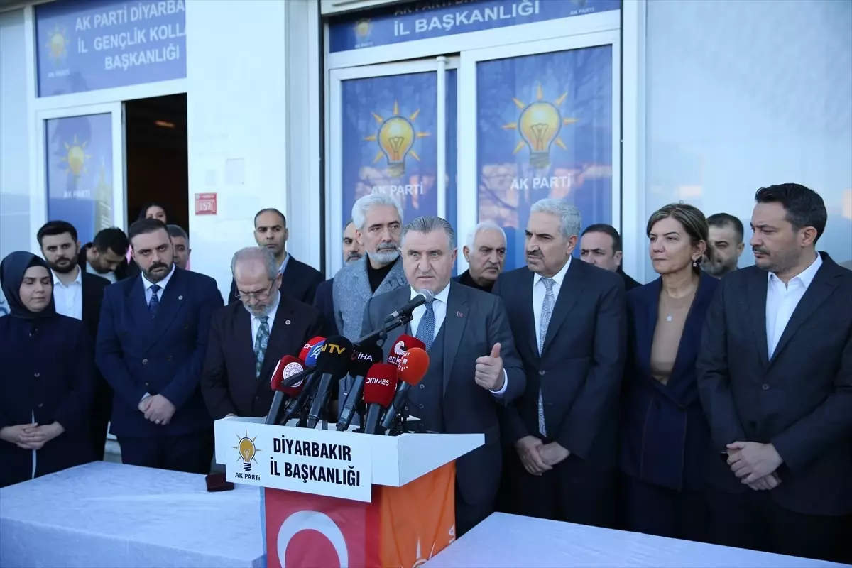 Gençlik ve Spor Bakanı Bak, Depremzedelere Destek Sözlerini AK Parti Diyarbakır İl Buluşmasında Yeniden Tekrarladı