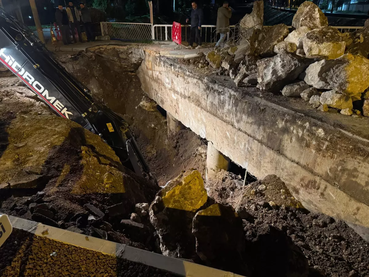 Mezitli'de Köprü Çöküşü: Acil Onarım Çalışmaları Başladı