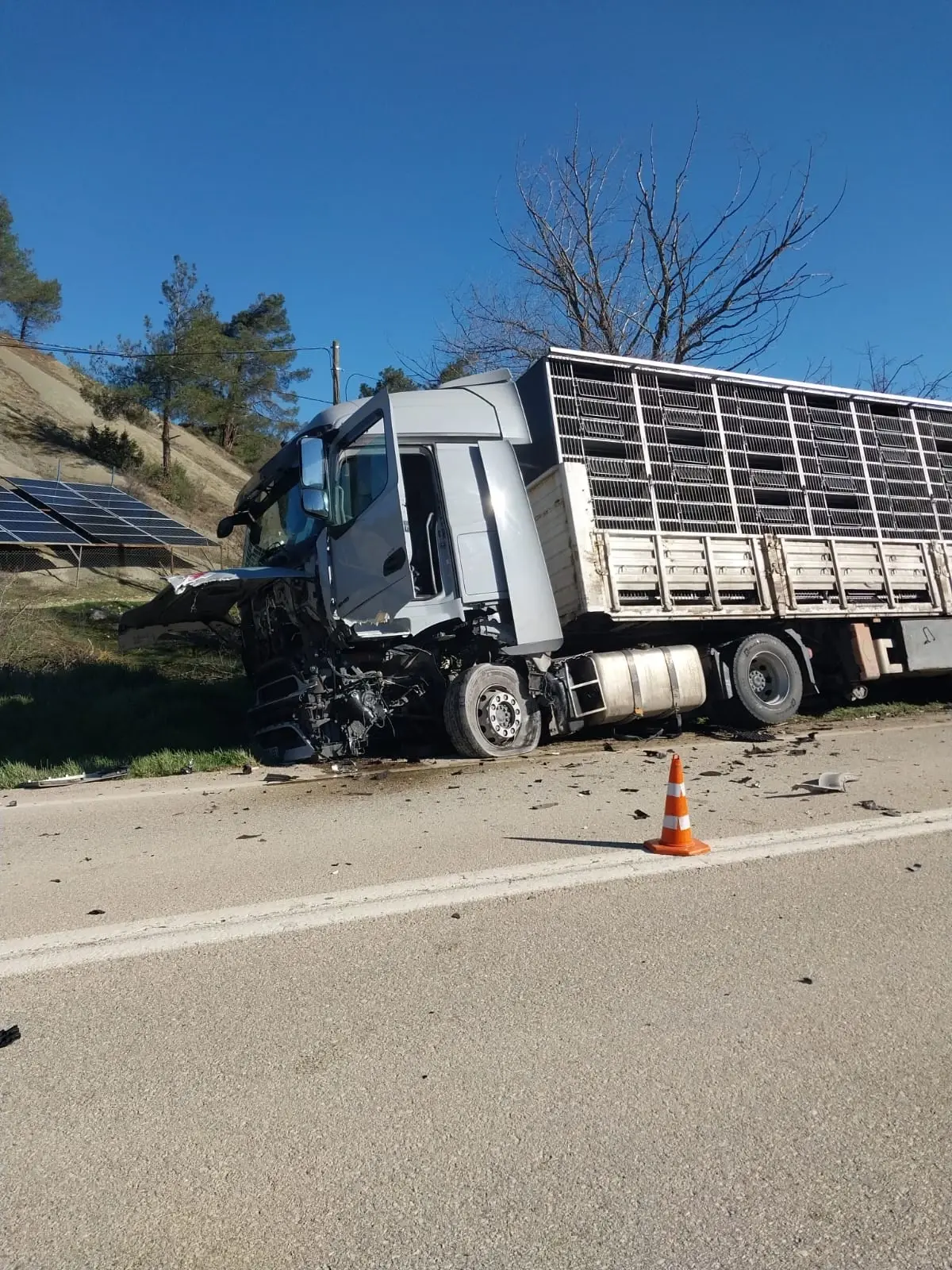 Sakarya'da TIR ile Otomobil Çarpıştı: Hacı İbrahim Karakaş Hayatını Kaybetti