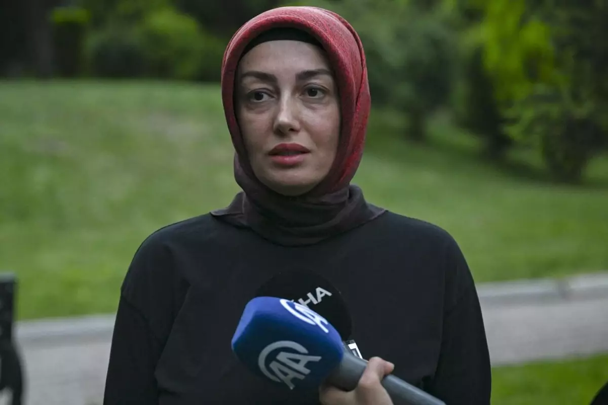 Ayşe Ateş'in kapak fotoğrafı