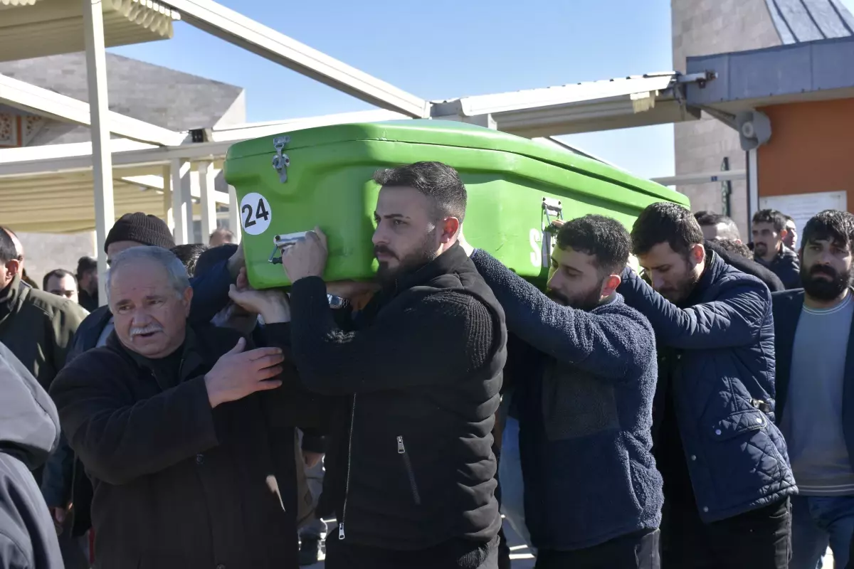 Sivas'ta Trafik Kazasında Hayatını Yitiren Kadınların Cenazeleri Uğurlandı