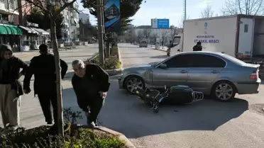 Merzifon’da Trafik Çarpışması: Otomobil ve Motosiklet Kazasında 2 Yaralı