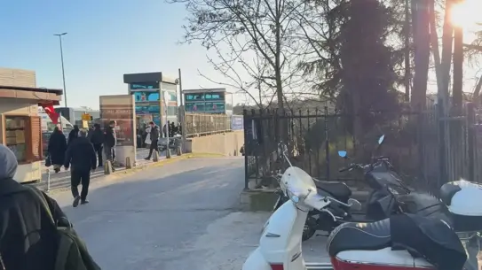 Hacıosman Metro İstasyonunda Trajik Olay: Kadın Raylara Atladı, Seferler Durduruldu