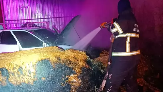 Kızıltepe'de Park Halindeki Araçta Şiddetli Yangın: Araç Kullanılamaz Hale Geldi