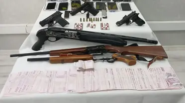 Operasyonda yakalanan şüpheliler