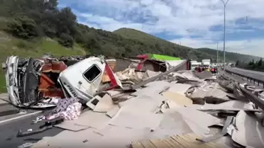 İstanbul yönüne giden TEM'de iki tır çarpıştı, trafik uzun süre durdu